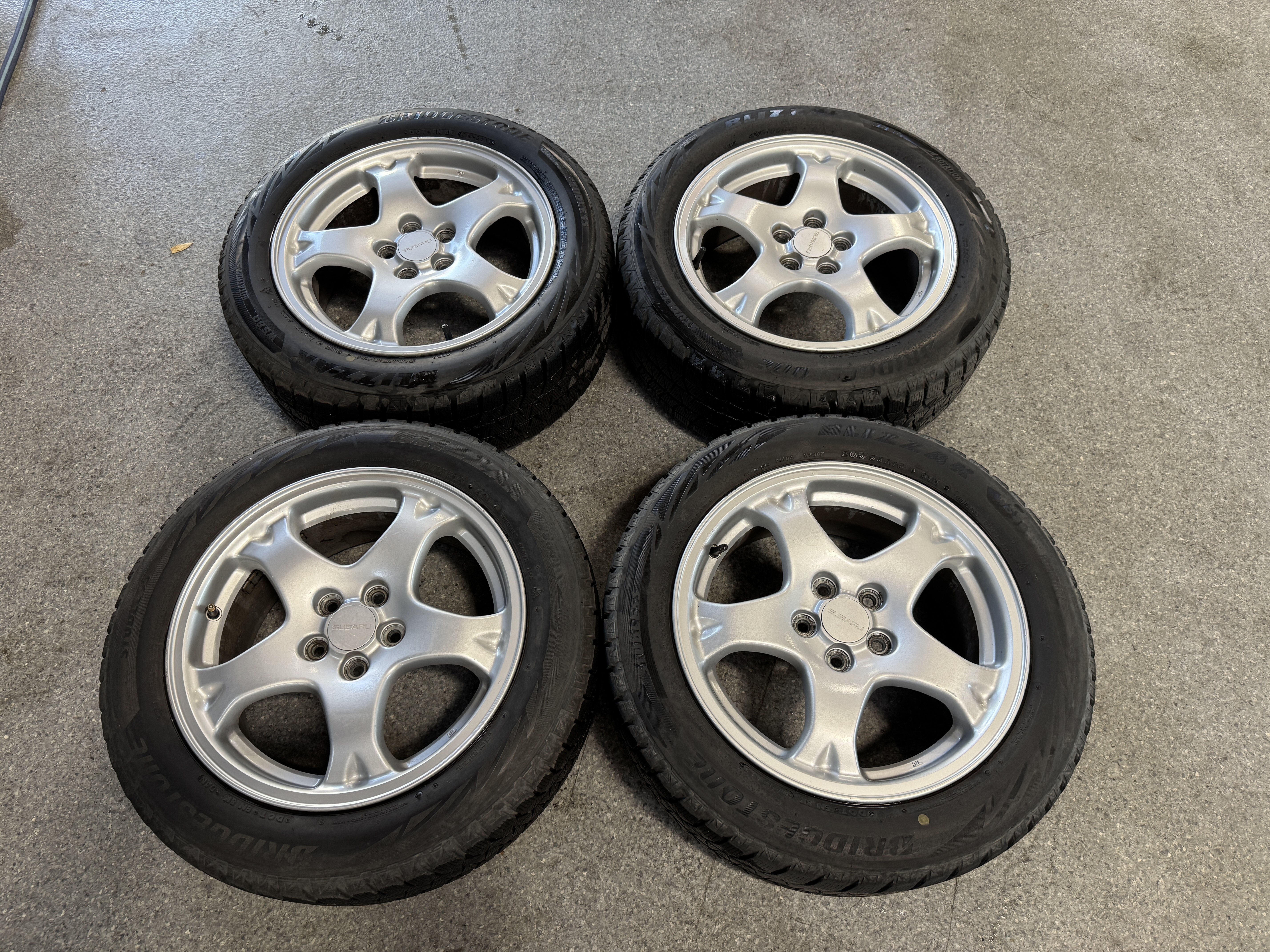 $800: 99 2.5RS 5-spokes w/Blizzak Tires, 205/55/16, 6-8/32nds